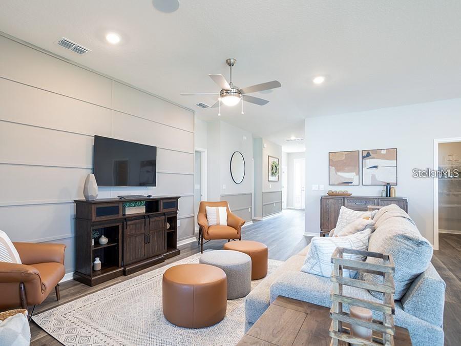 Listing photo id 7 for 1456 Fleur Drive