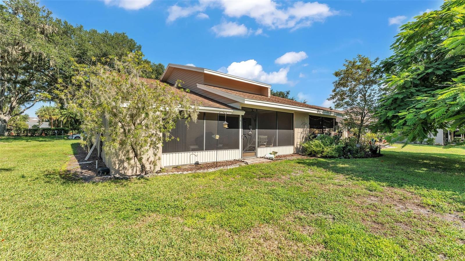 Image 6 of 48 For 5225 Imperial Lakes Boulevard 16