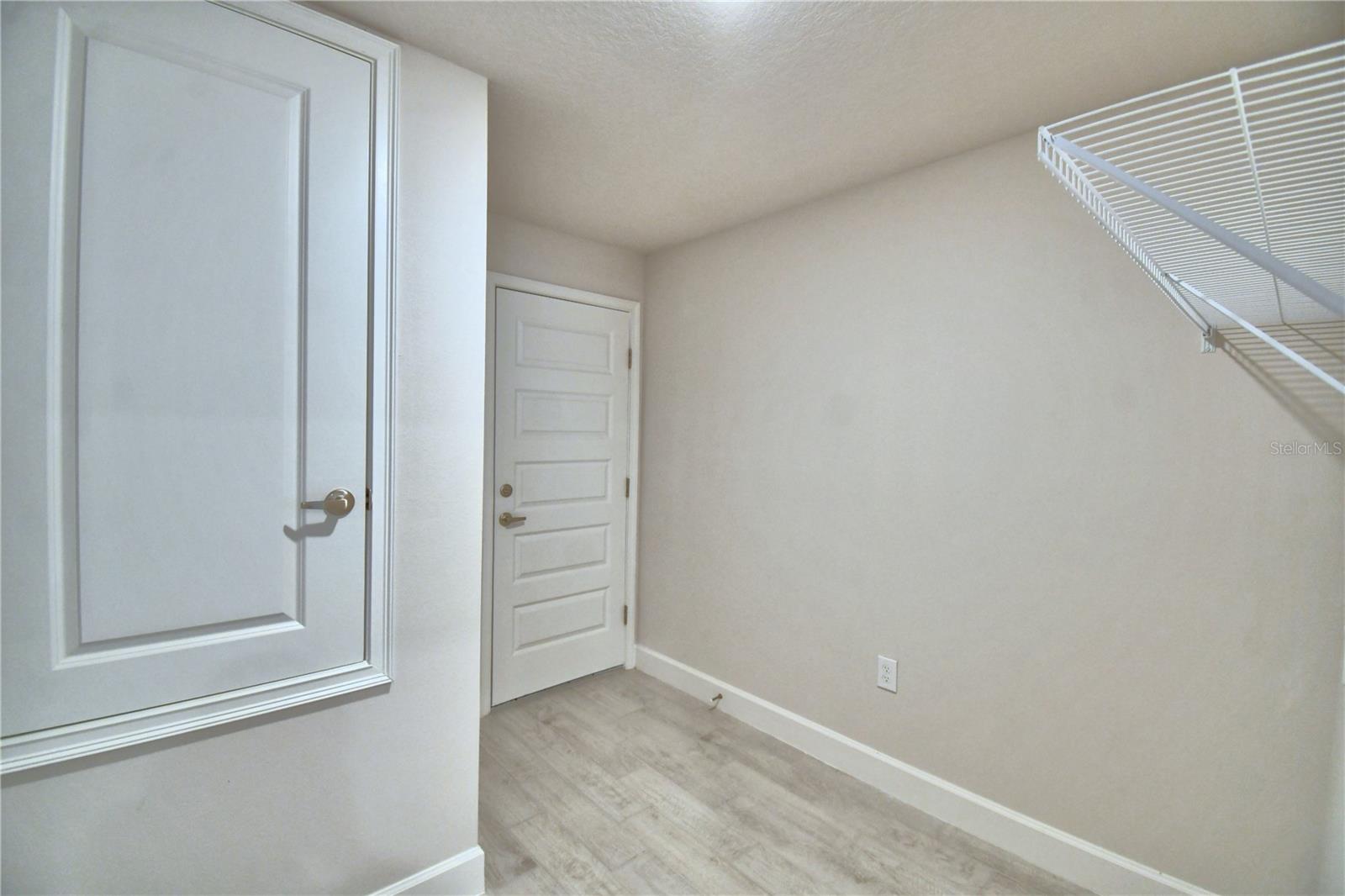 Listing photo id 8 for 5208 Tennessee Ridge Court