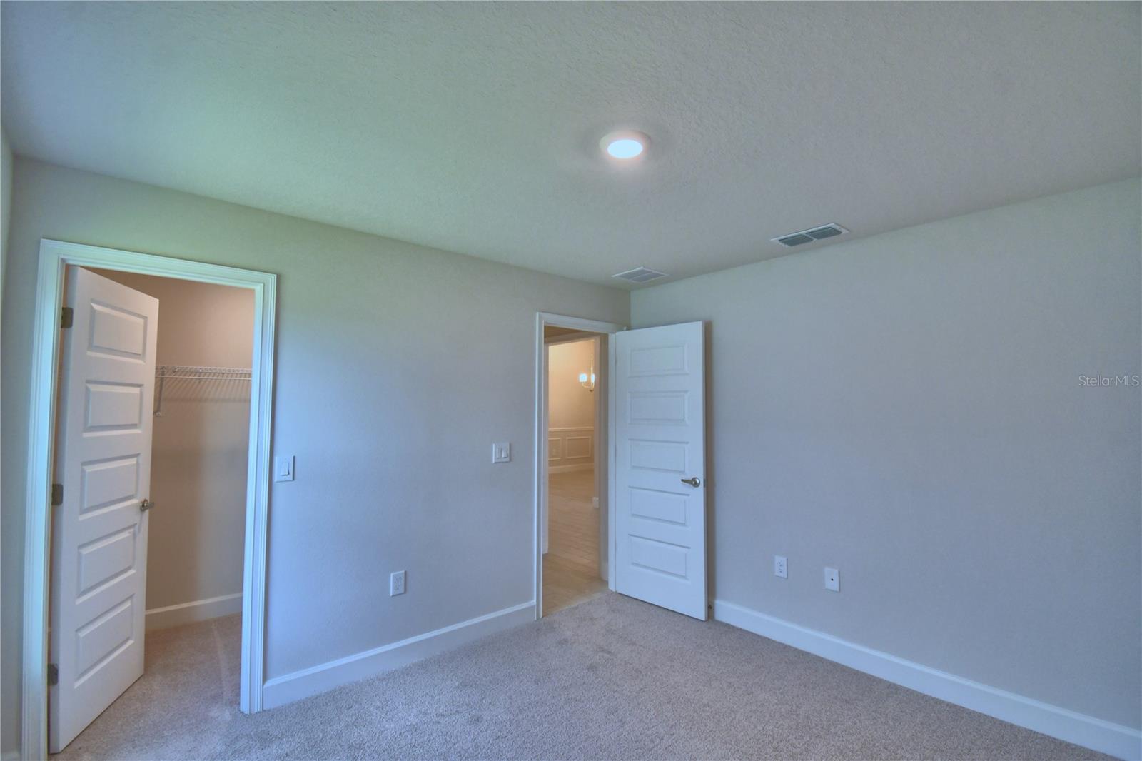 Listing photo id 16 for 5208 Tennessee Ridge Court