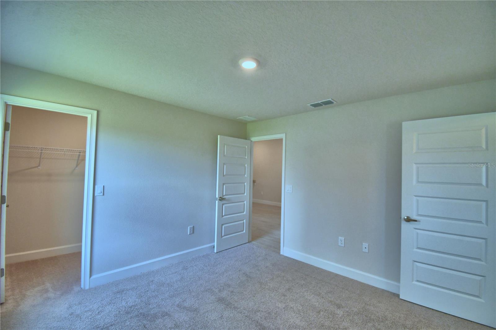 Listing photo id 18 for 5208 Tennessee Ridge Court