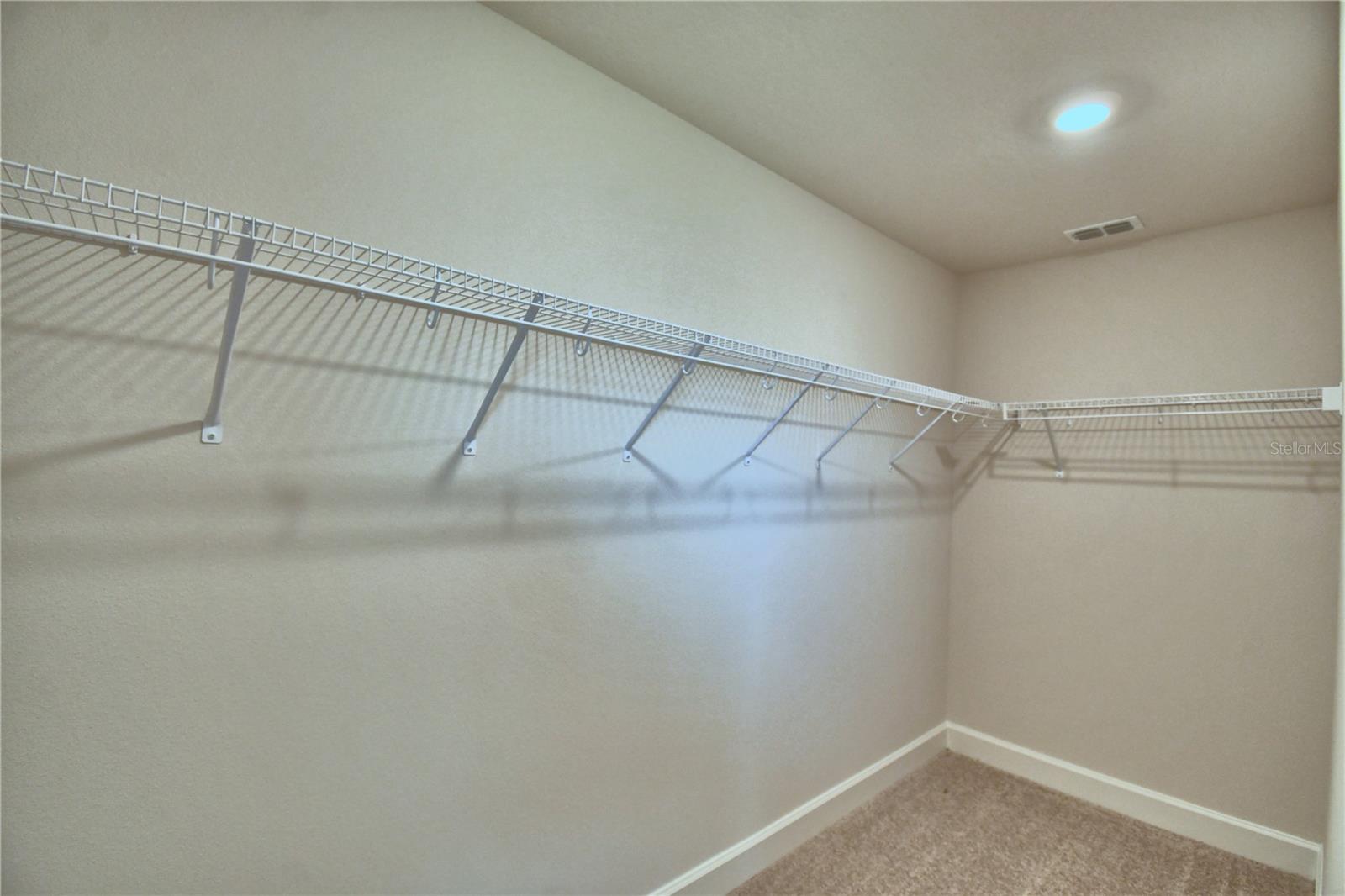 Listing photo id 19 for 5208 Tennessee Ridge Court