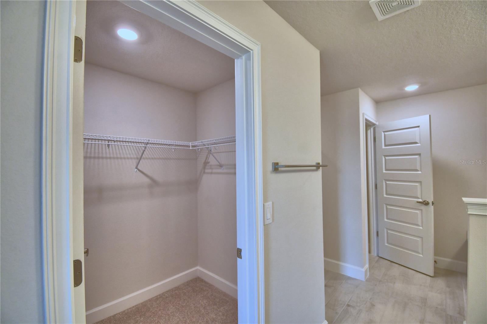 Listing photo id 23 for 5208 Tennessee Ridge Court