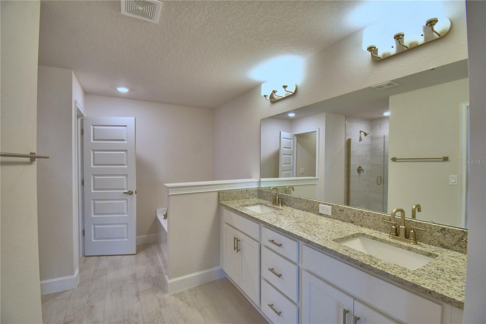 Listing photo id 24 for 5208 Tennessee Ridge Court