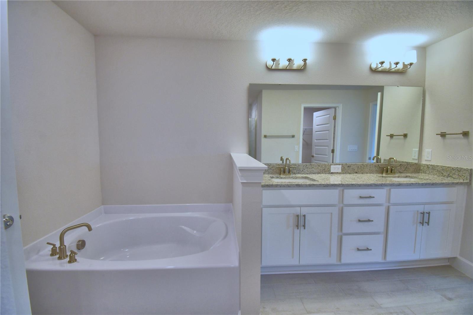 Listing photo id 26 for 5208 Tennessee Ridge Court