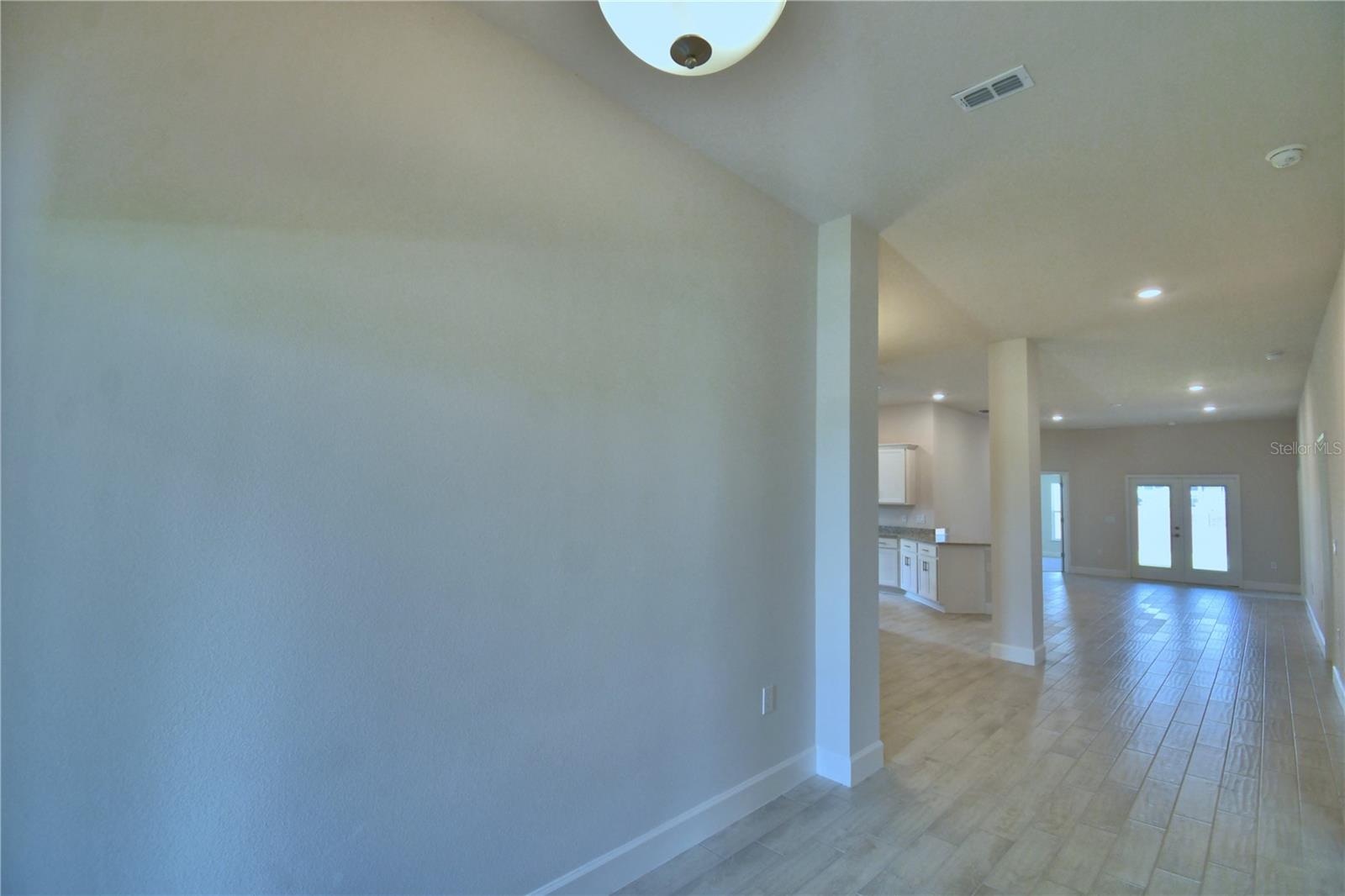 Listing photo id 1 for 5208 Tennessee Ridge Court