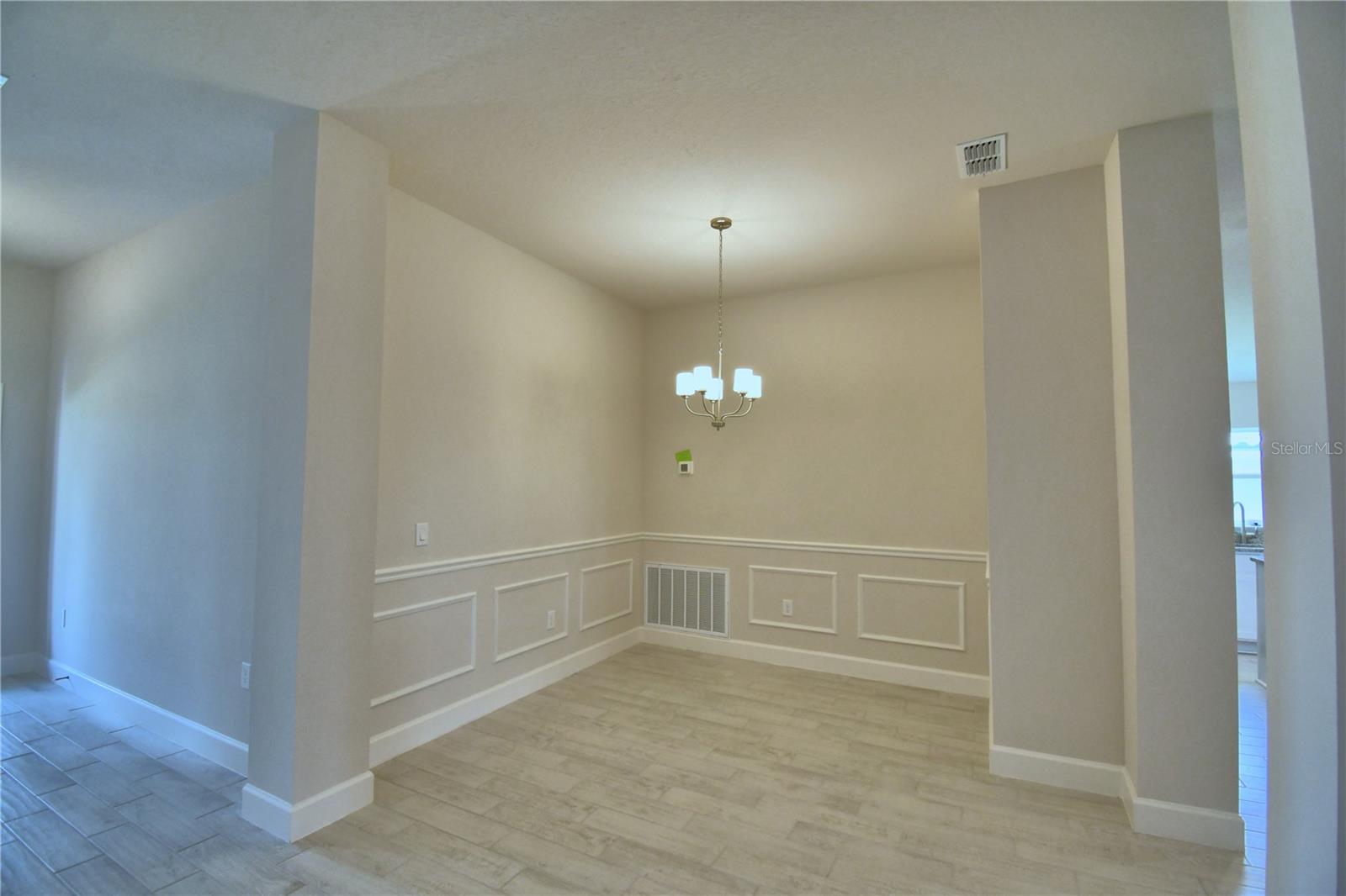 Listing photo id 2 for 5208 Tennessee Ridge Court