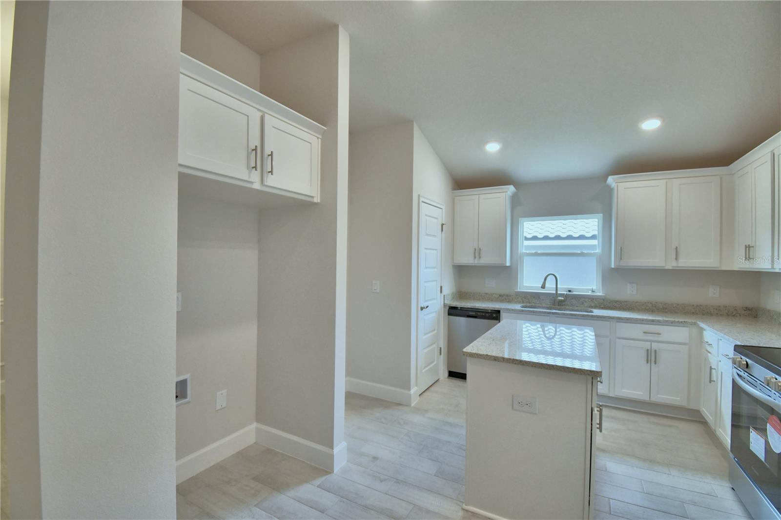 Listing photo id 6 for 5208 Tennessee Ridge Court