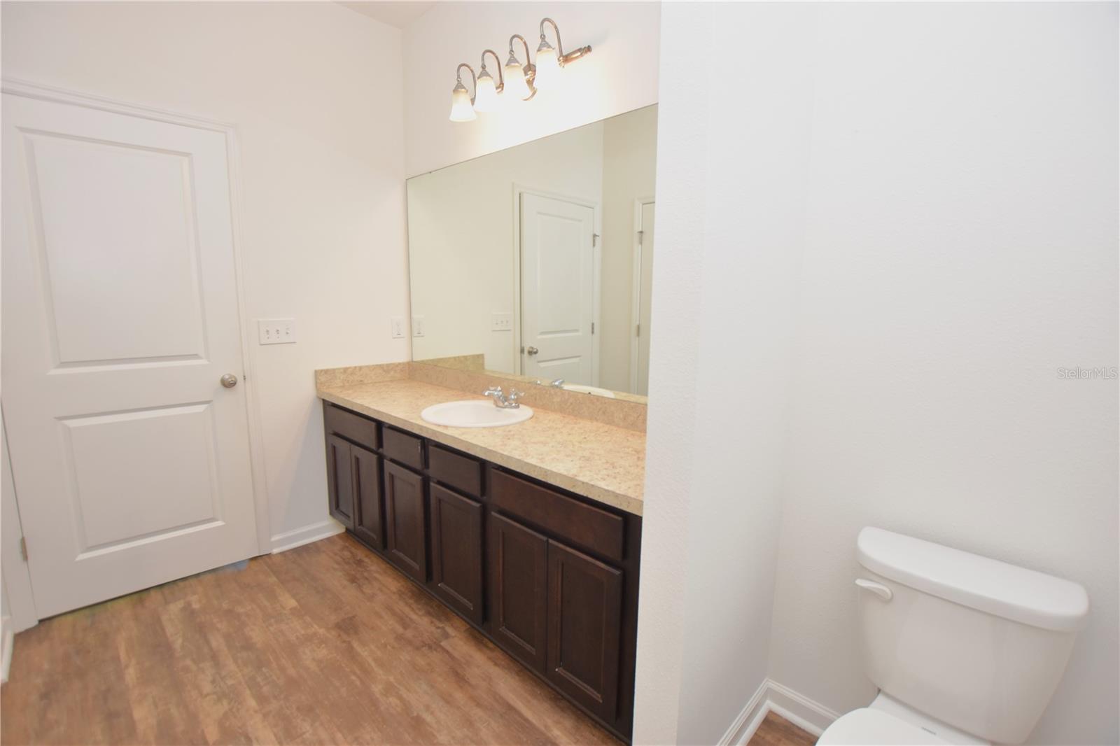 Image 40 of 45 For 4932 St James Street
