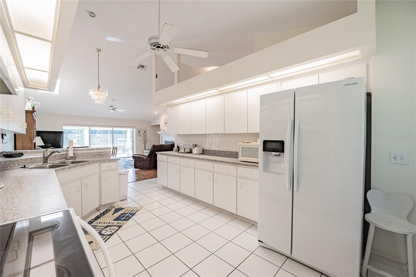 Image 12 of 40 For 725 Peninsular Drive