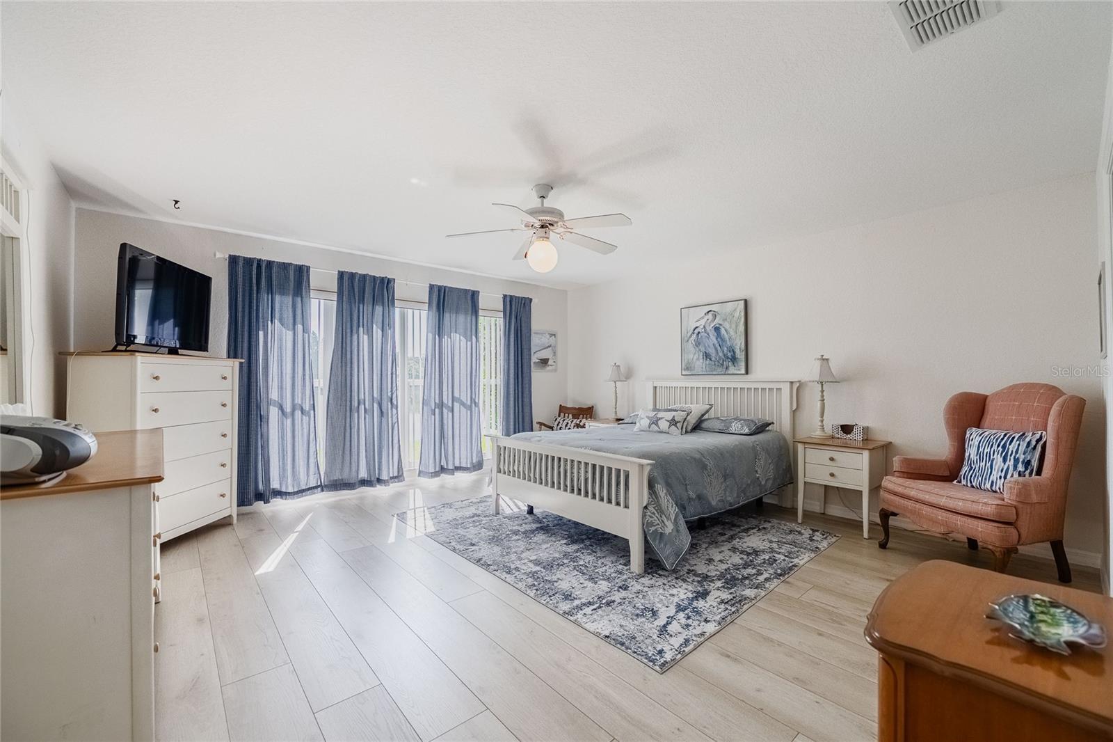 Image 15 of 40 For 725 Peninsular Drive