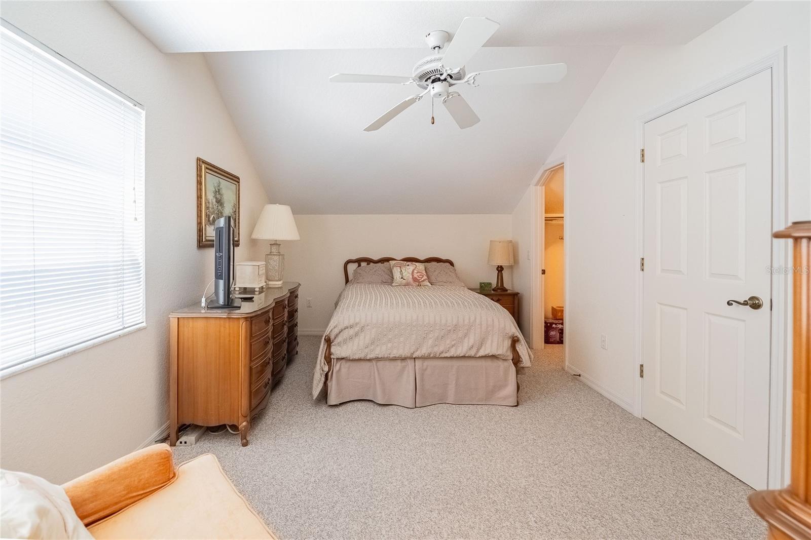 Image 21 of 40 For 725 Peninsular Drive