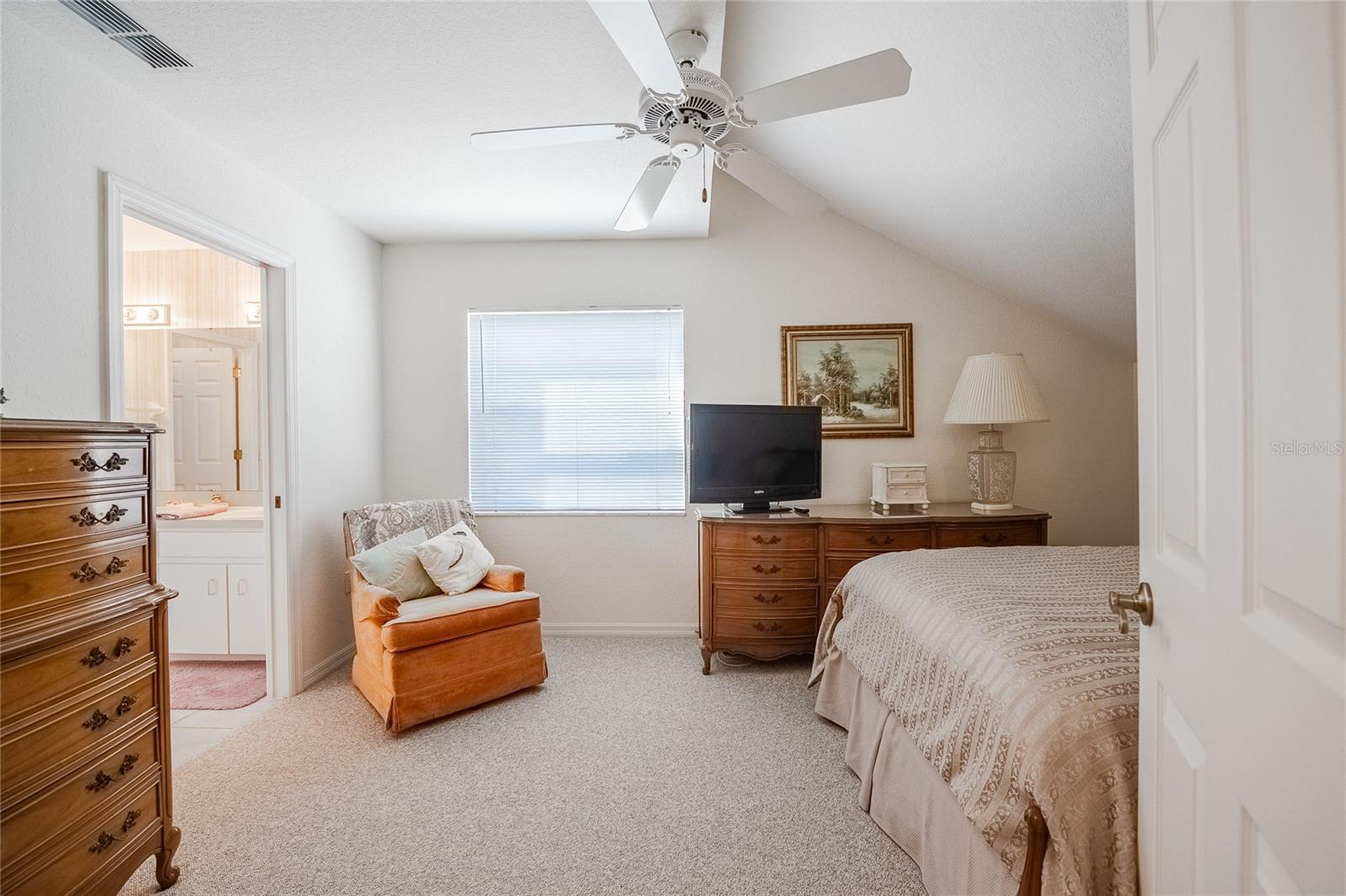 Image 22 of 40 For 725 Peninsular Drive