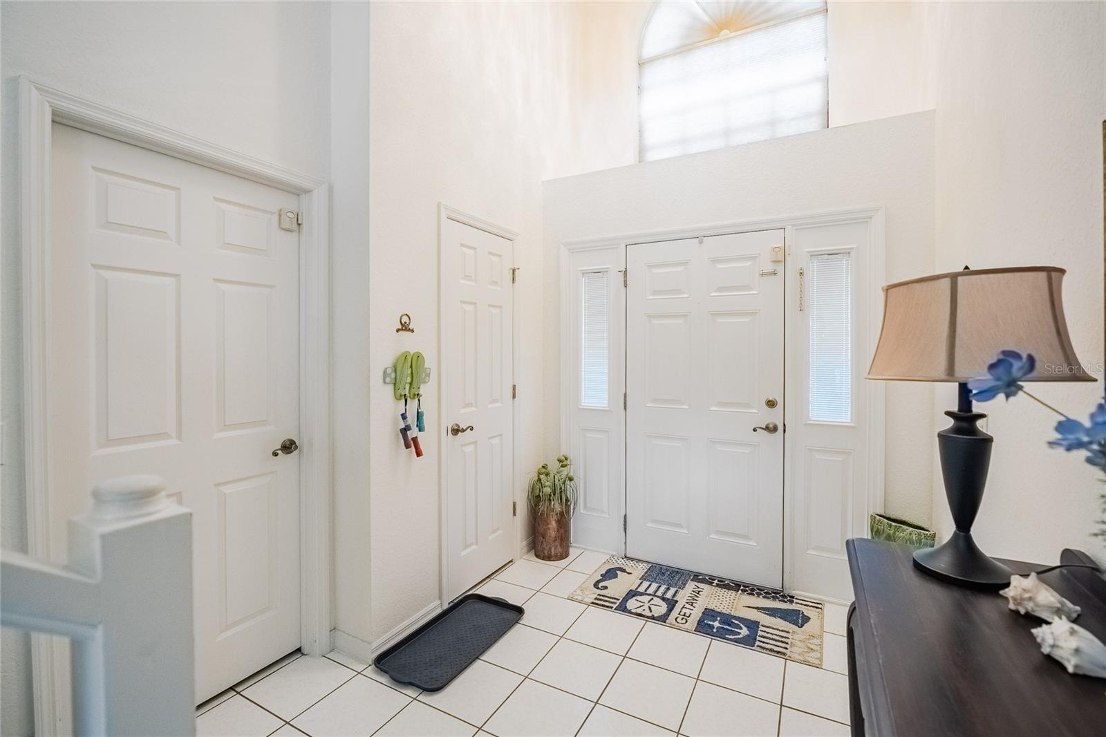 Image 4 of 40 For 725 Peninsular Drive