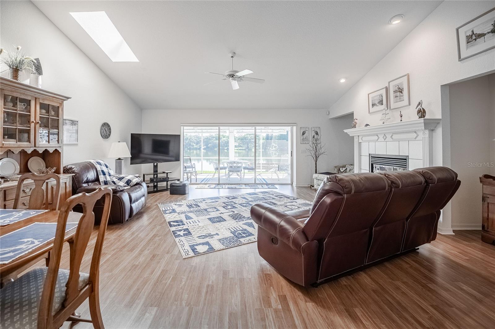 Image 7 of 40 For 725 Peninsular Drive