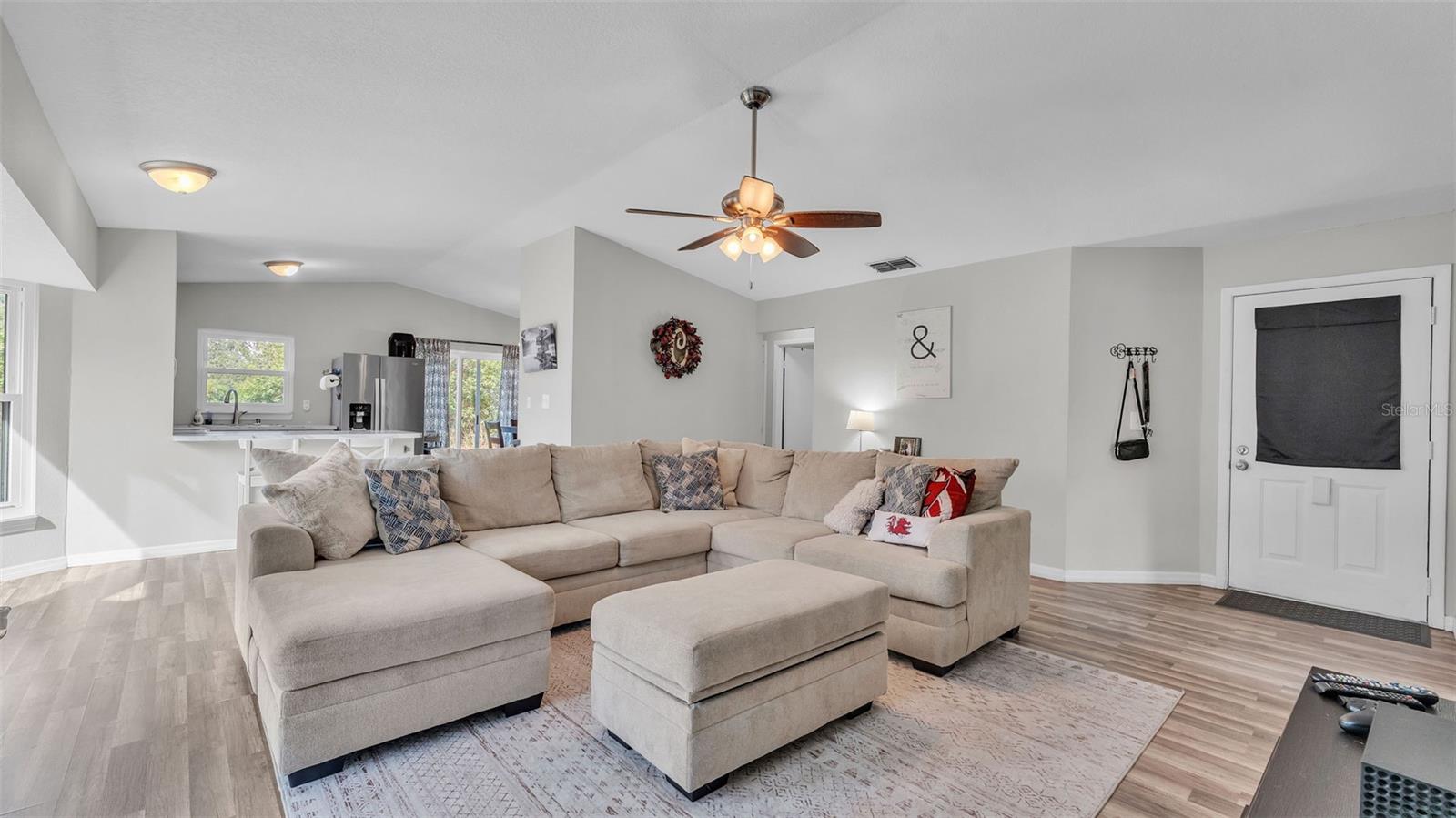 Image 4 of 37 For 1405 Periwinkle Court