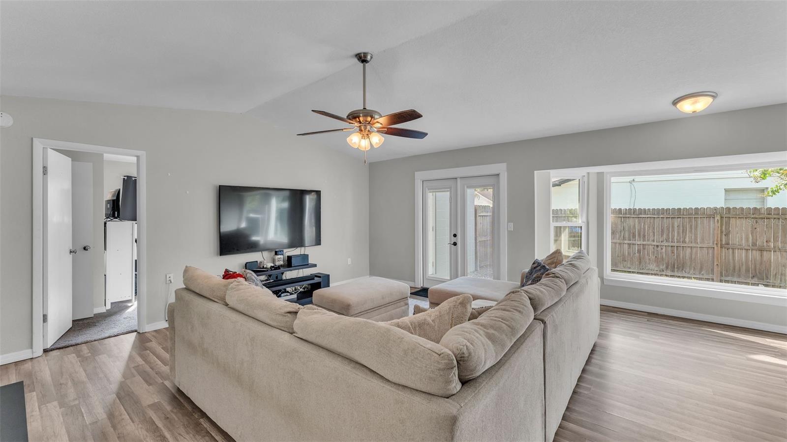Image 6 of 37 For 1405 Periwinkle Court
