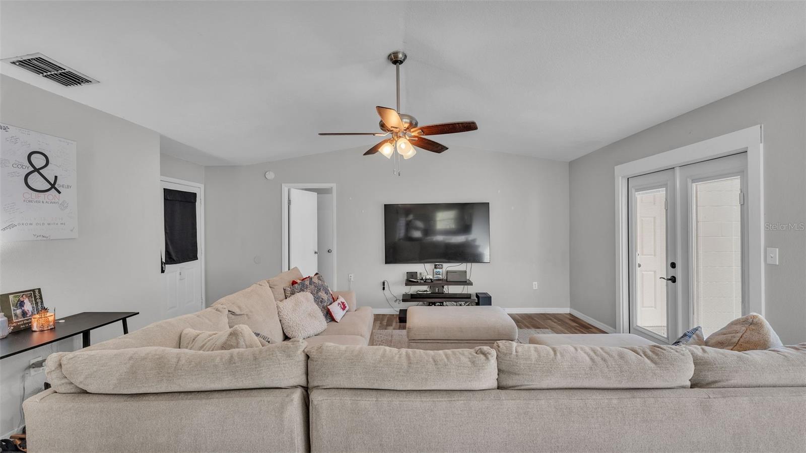 Image 7 of 37 For 1405 Periwinkle Court