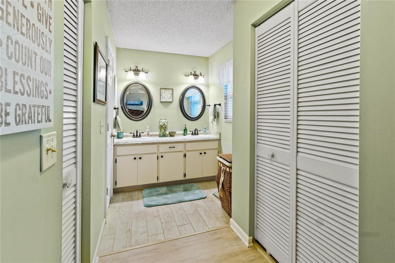 Image 22 of 39 For 4818 Colonnades Circle E