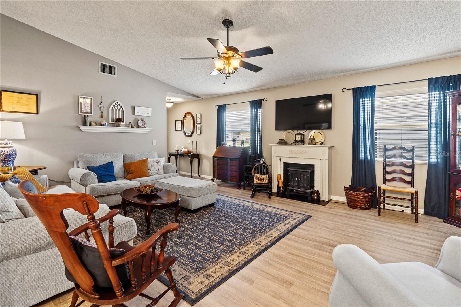 Image 4 of 39 For 4818 Colonnades Circle E