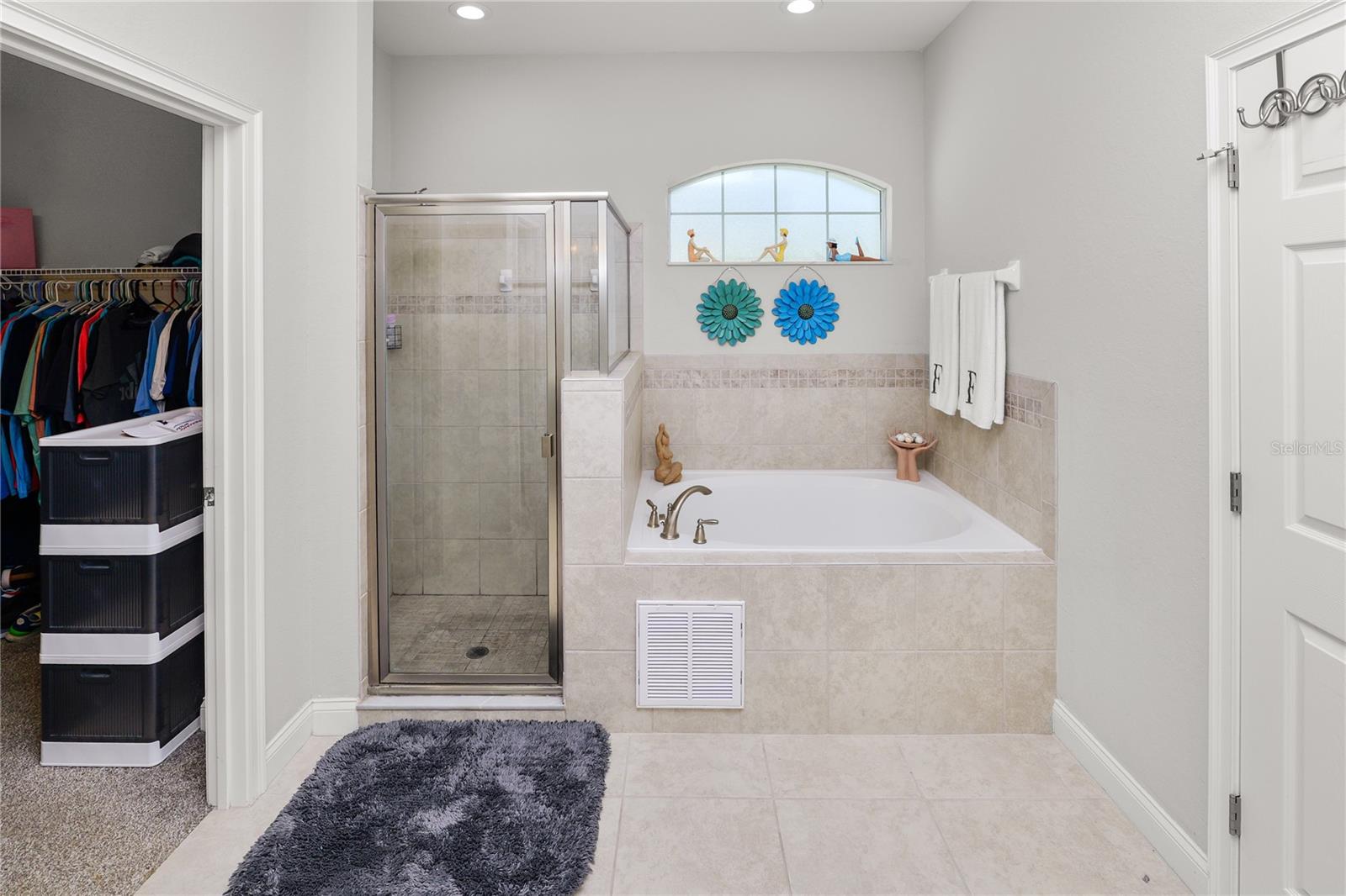 Image 28 of 54 For 5928 Valentino Way