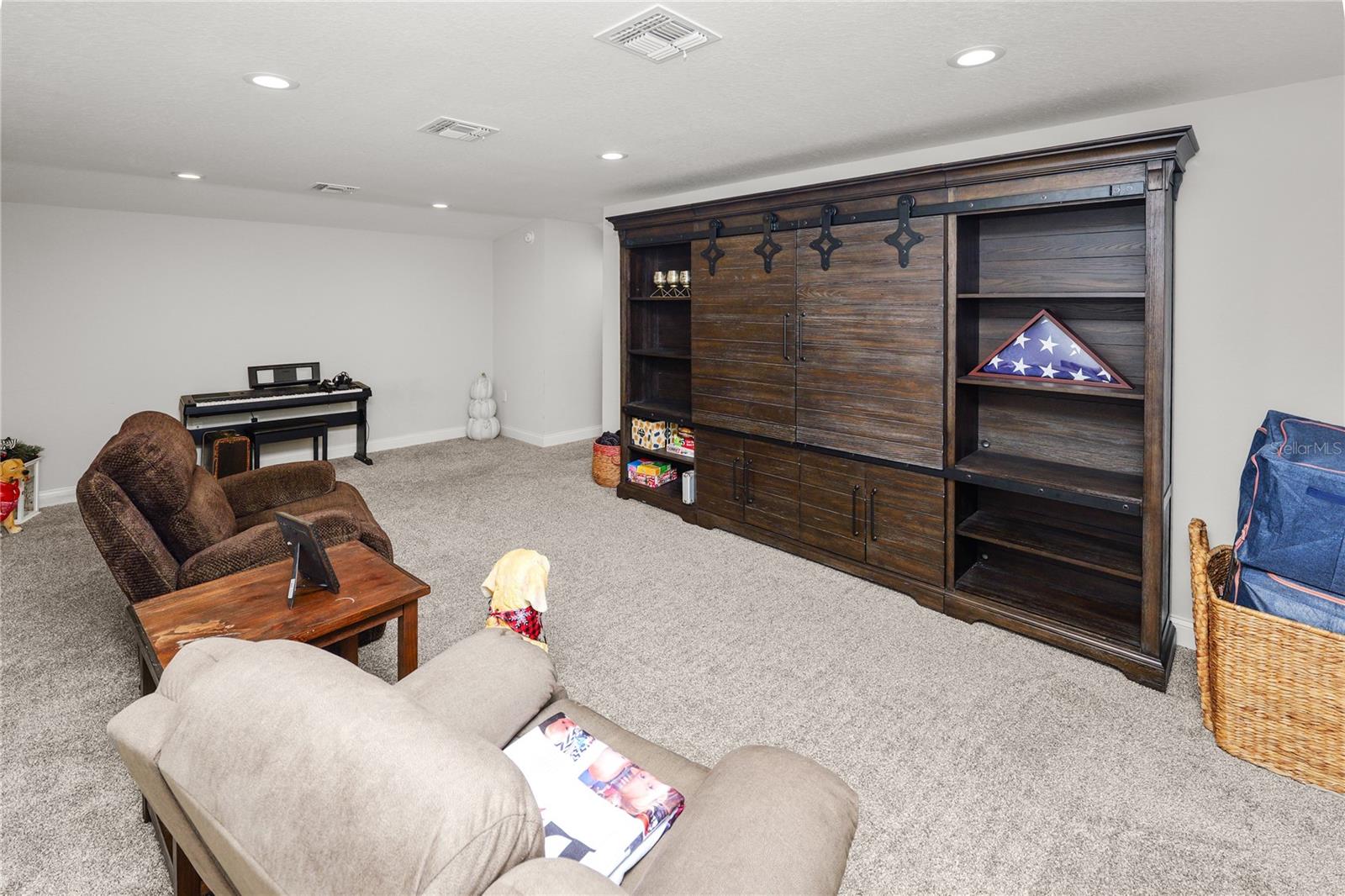 Image 39 of 54 For 5928 Valentino Way