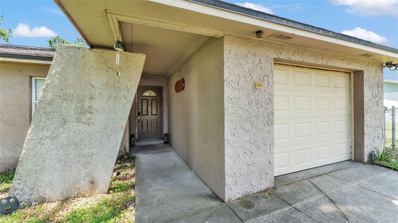 Image 5 of 36 For 7424 Highland Grove Drive