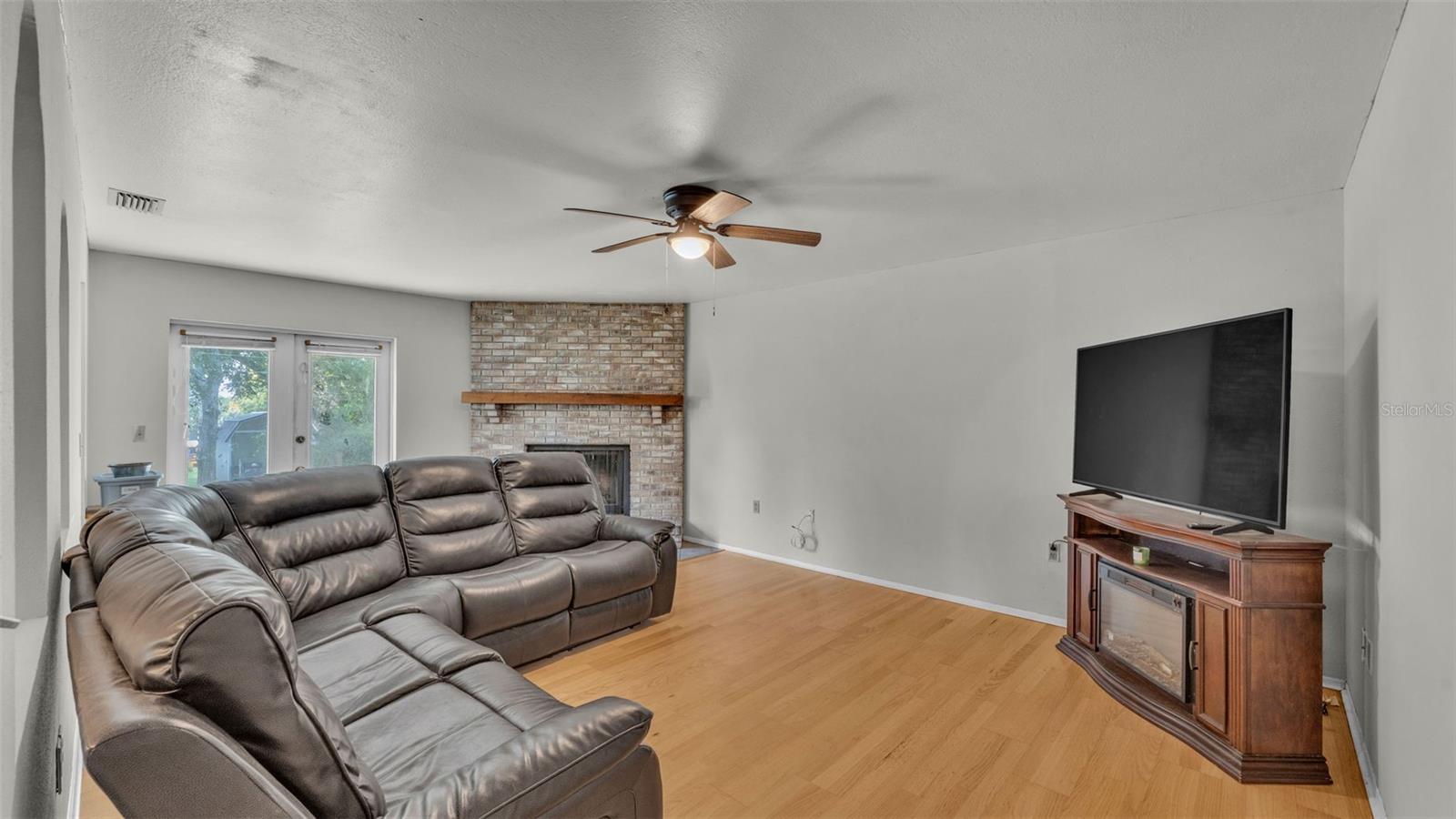 Image 7 of 36 For 7424 Highland Grove Drive