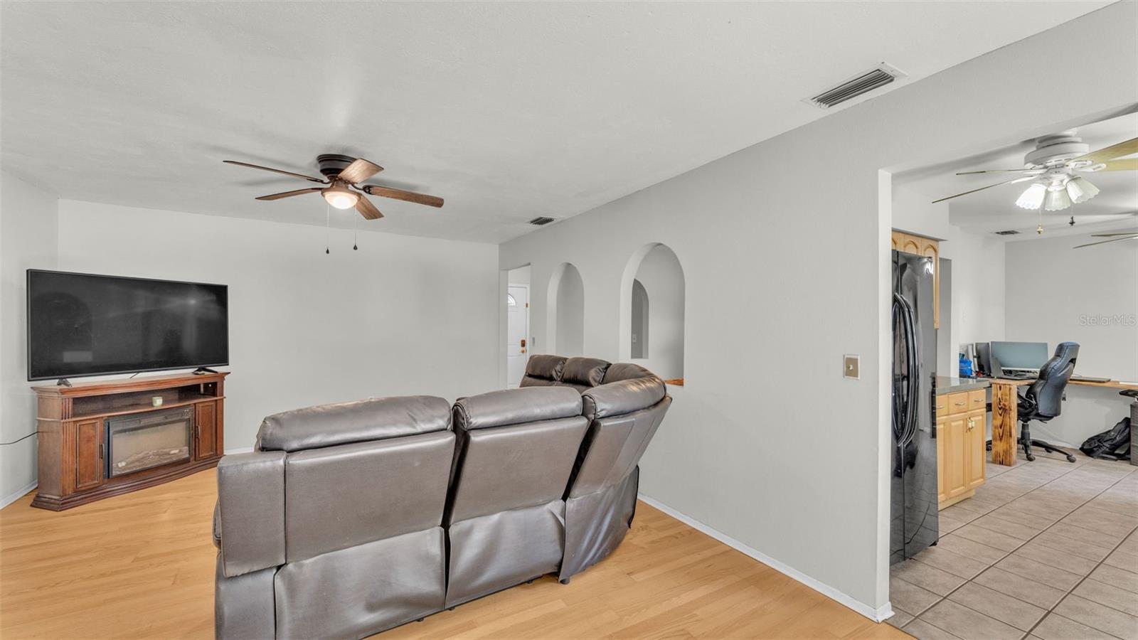 Image 9 of 36 For 7424 Highland Grove Drive