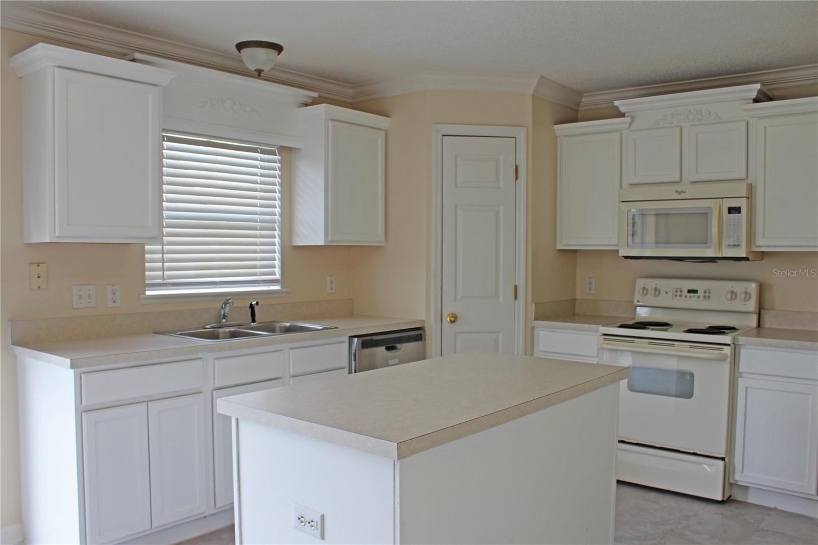 Image 6 of 45 For 8067 Settlers Creek Circle