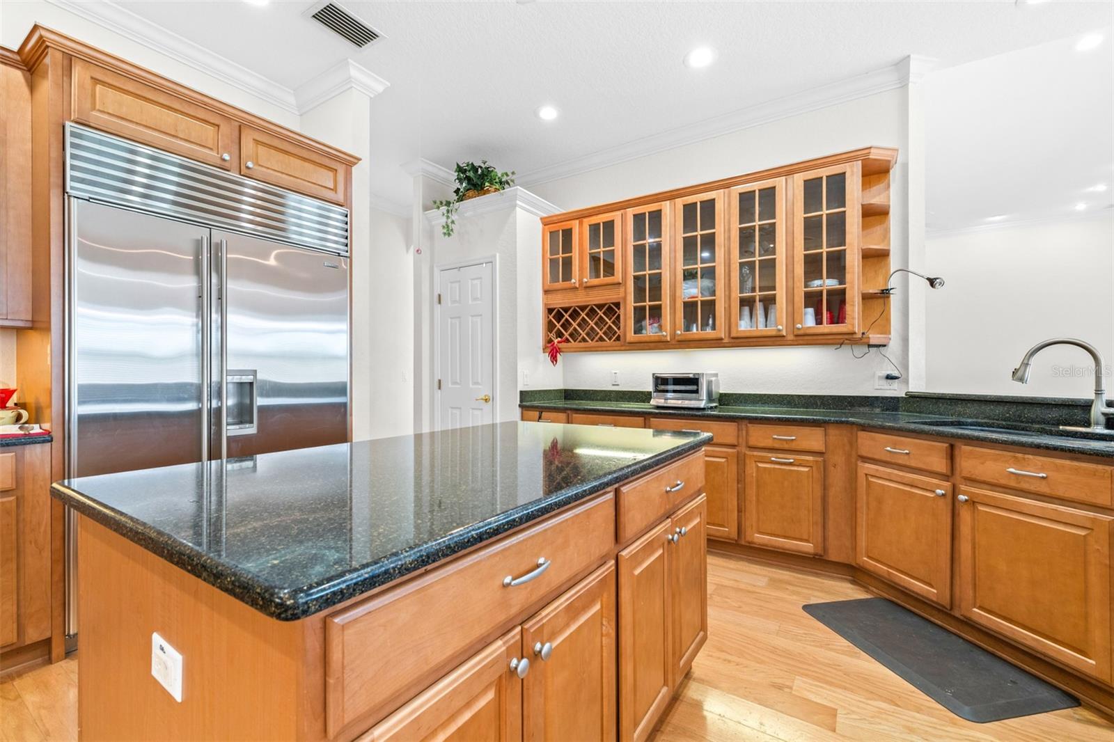 Image 7 of 40 For 6779 Huntington Hills Boulevard