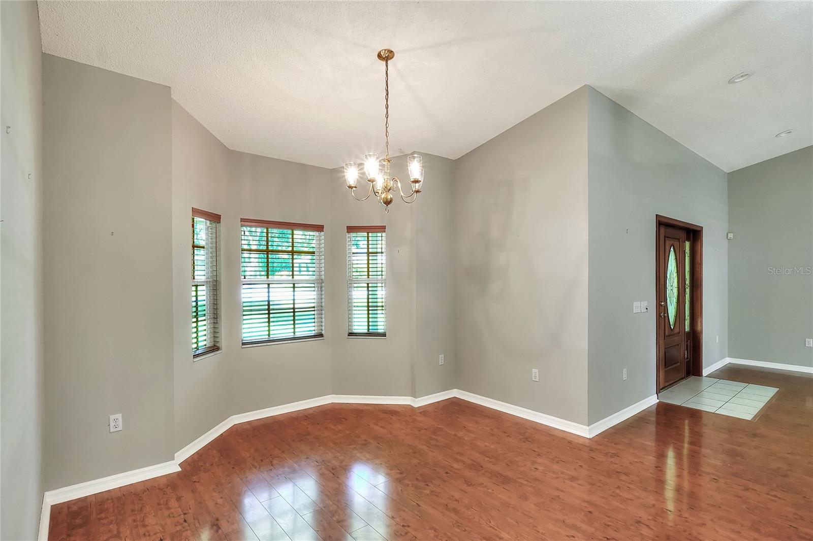 Image 10 of 51 For 6716 Forestwood Drive W