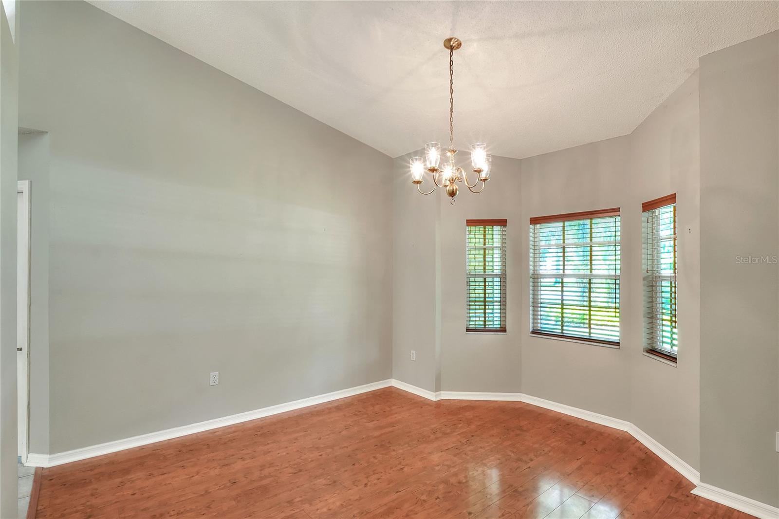 Image 11 of 51 For 6716 Forestwood Drive W
