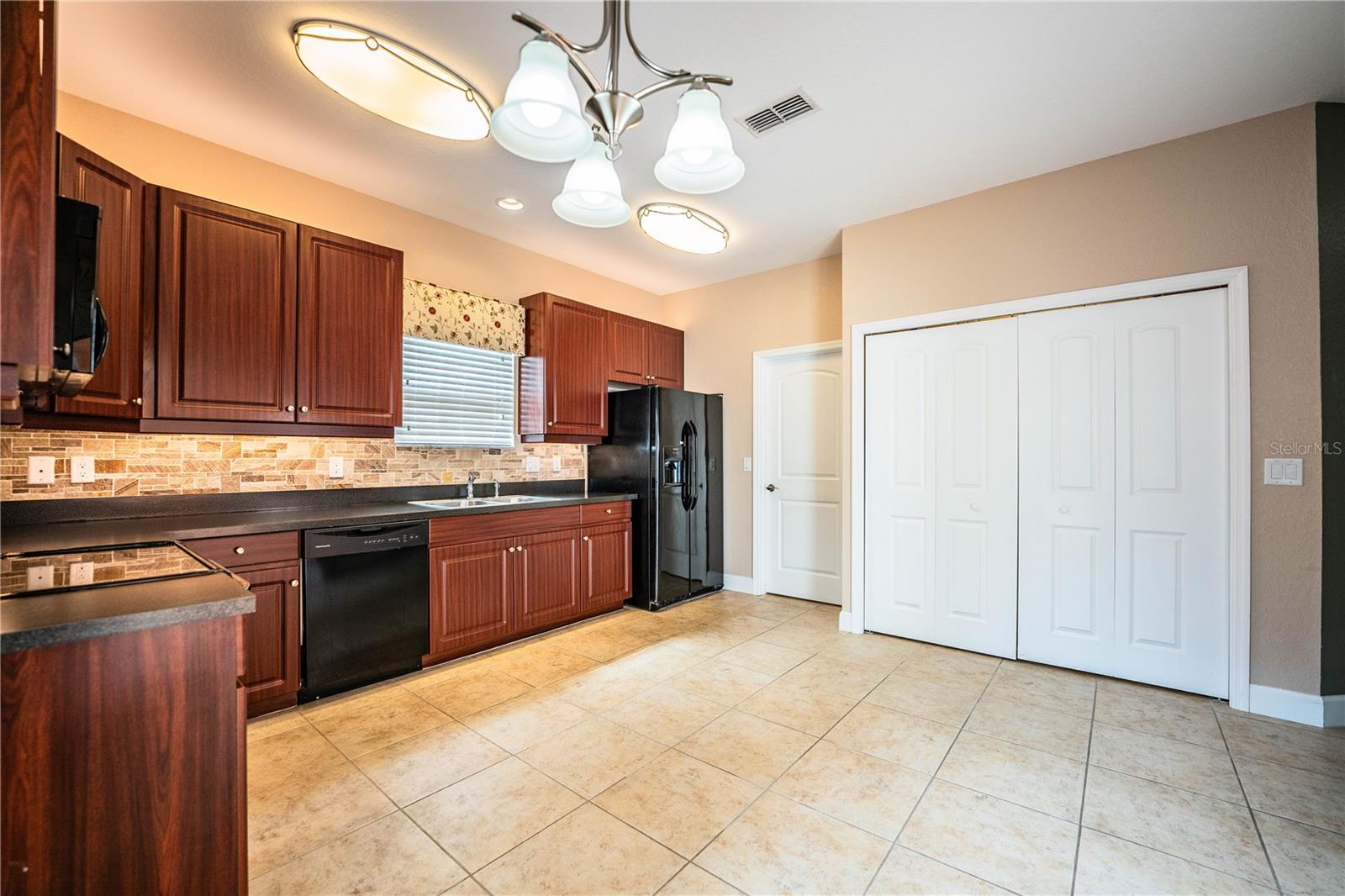 Image 27 of 66 For 253 Alexander Woods Drive