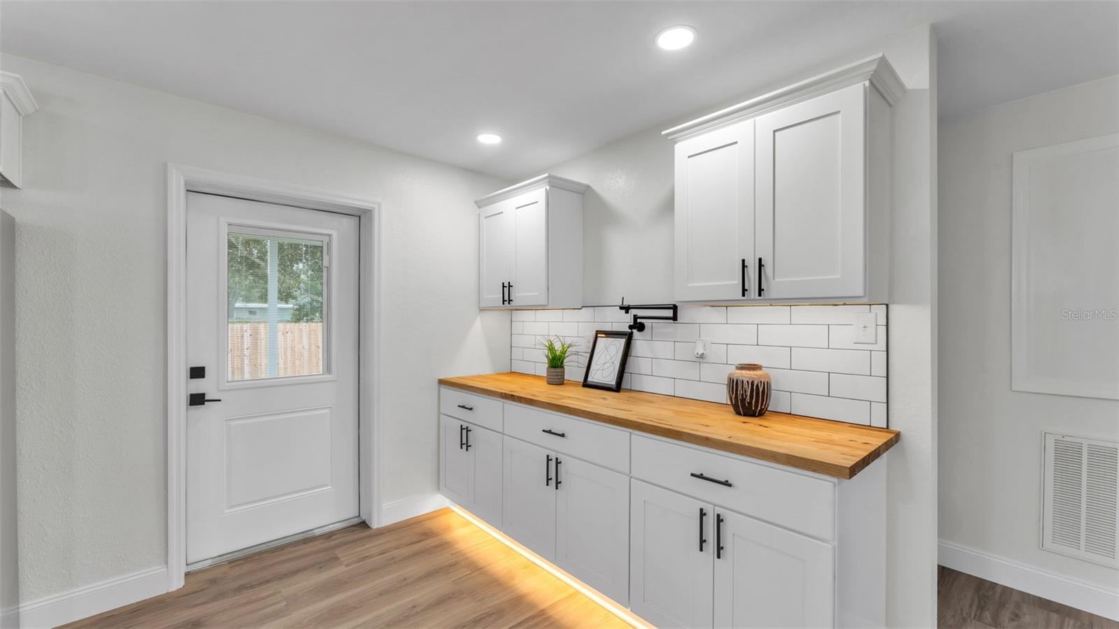 Image 10 of 44 For 525 Ralph Street