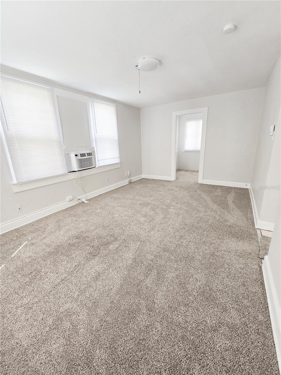 Image 10 of 13 For 115 8th Street Se