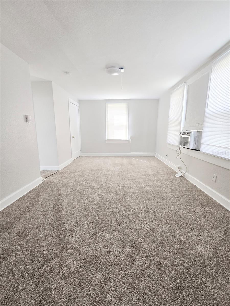 Image 11 of 13 For 115 8th Street Se