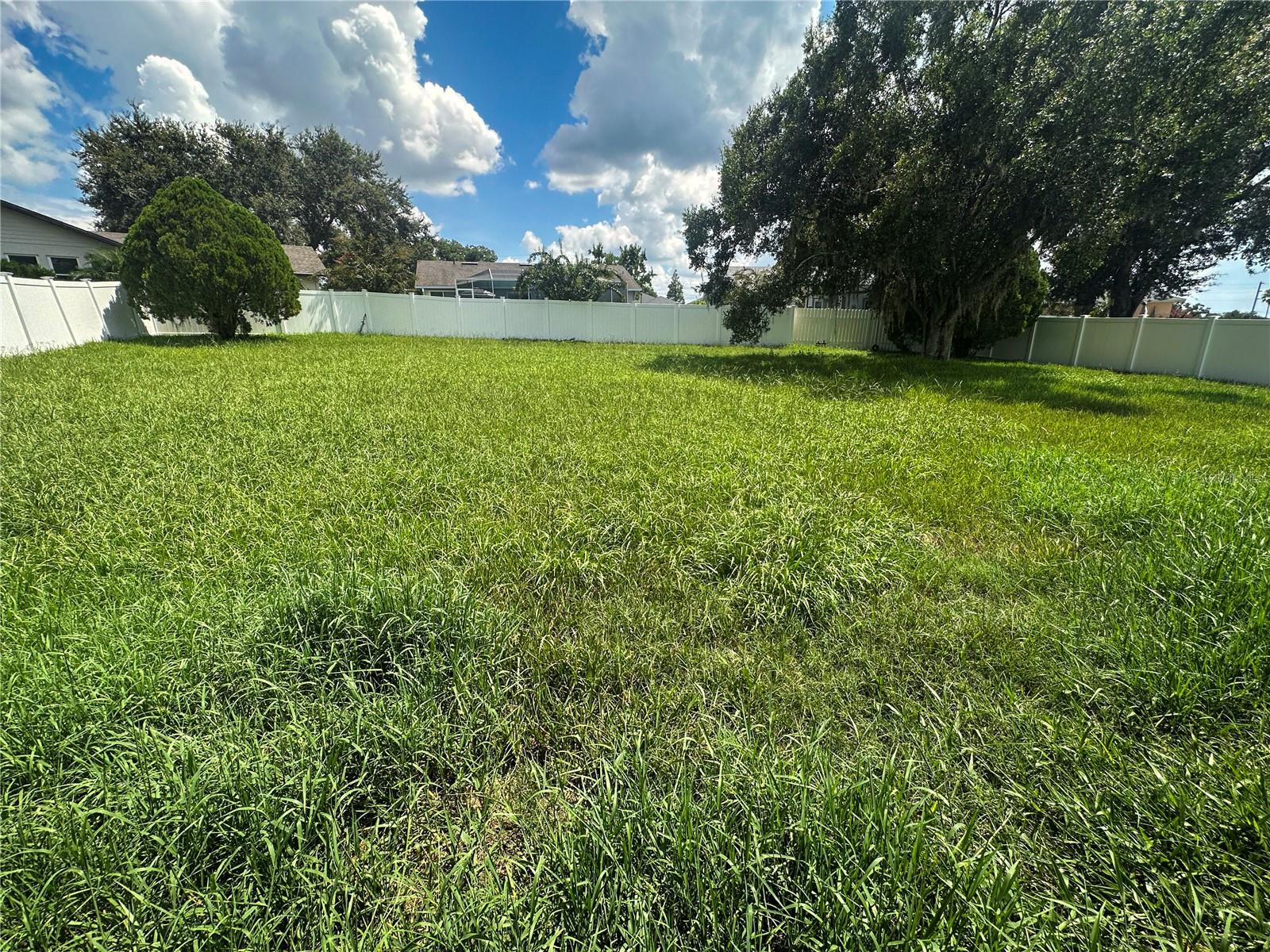 Image 14 of 14 For 5721 Manchester Drive W
