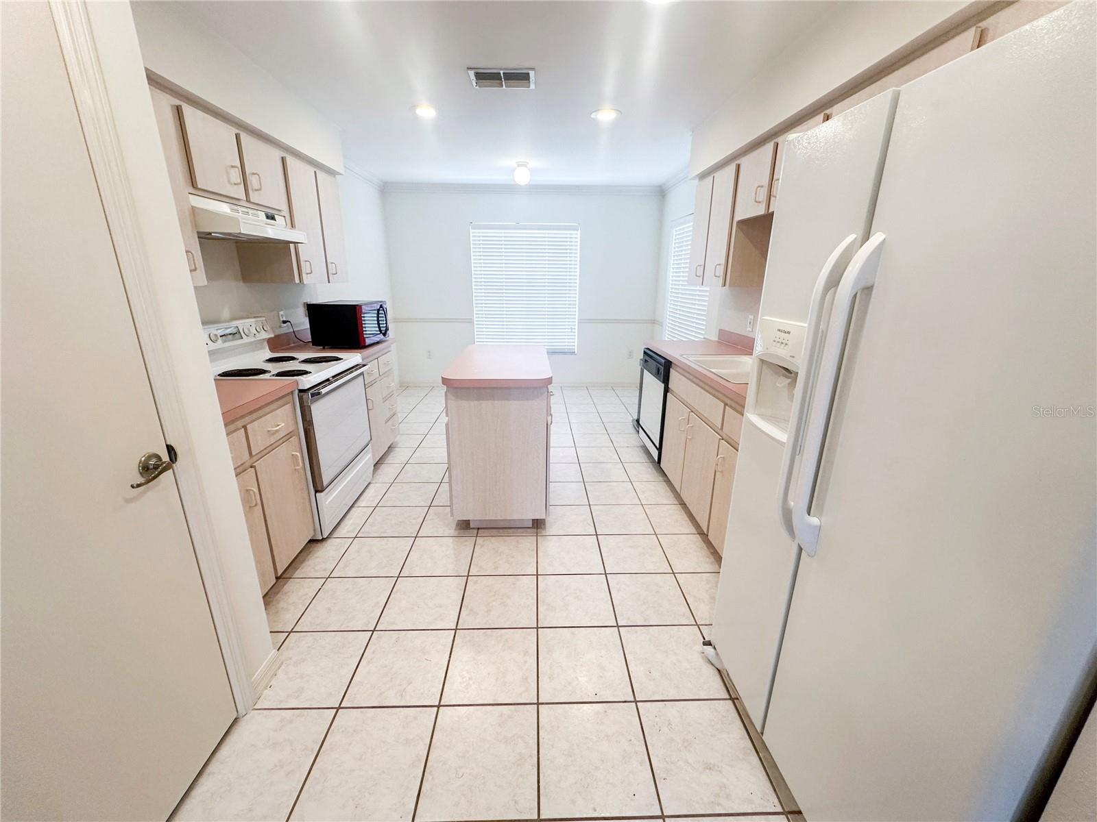 Image 5 of 14 For 5721 Manchester Drive W