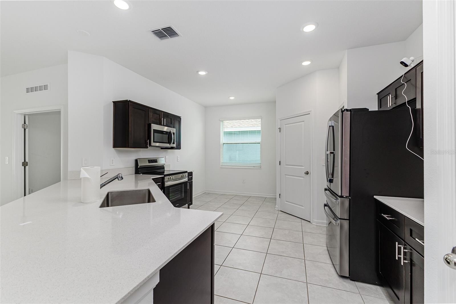 Image 4 of 37 For 1121 Deepwater Circle