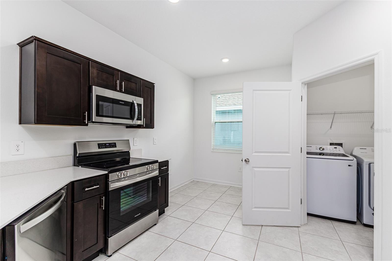Image 6 of 37 For 1121 Deepwater Circle