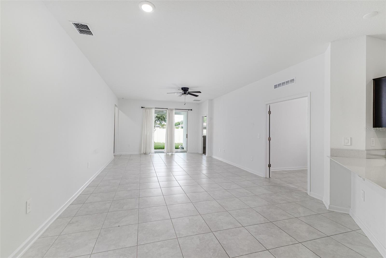 Image 7 of 37 For 1121 Deepwater Circle