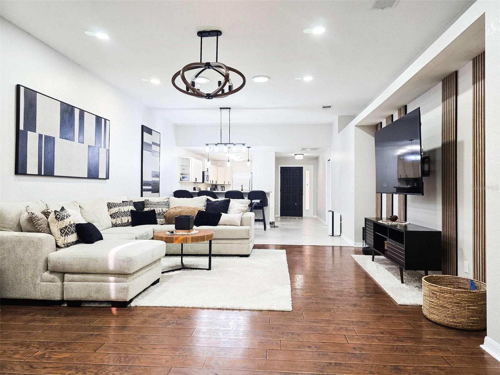 Image 3 of 19 For 3541 Harbor Circle Nw