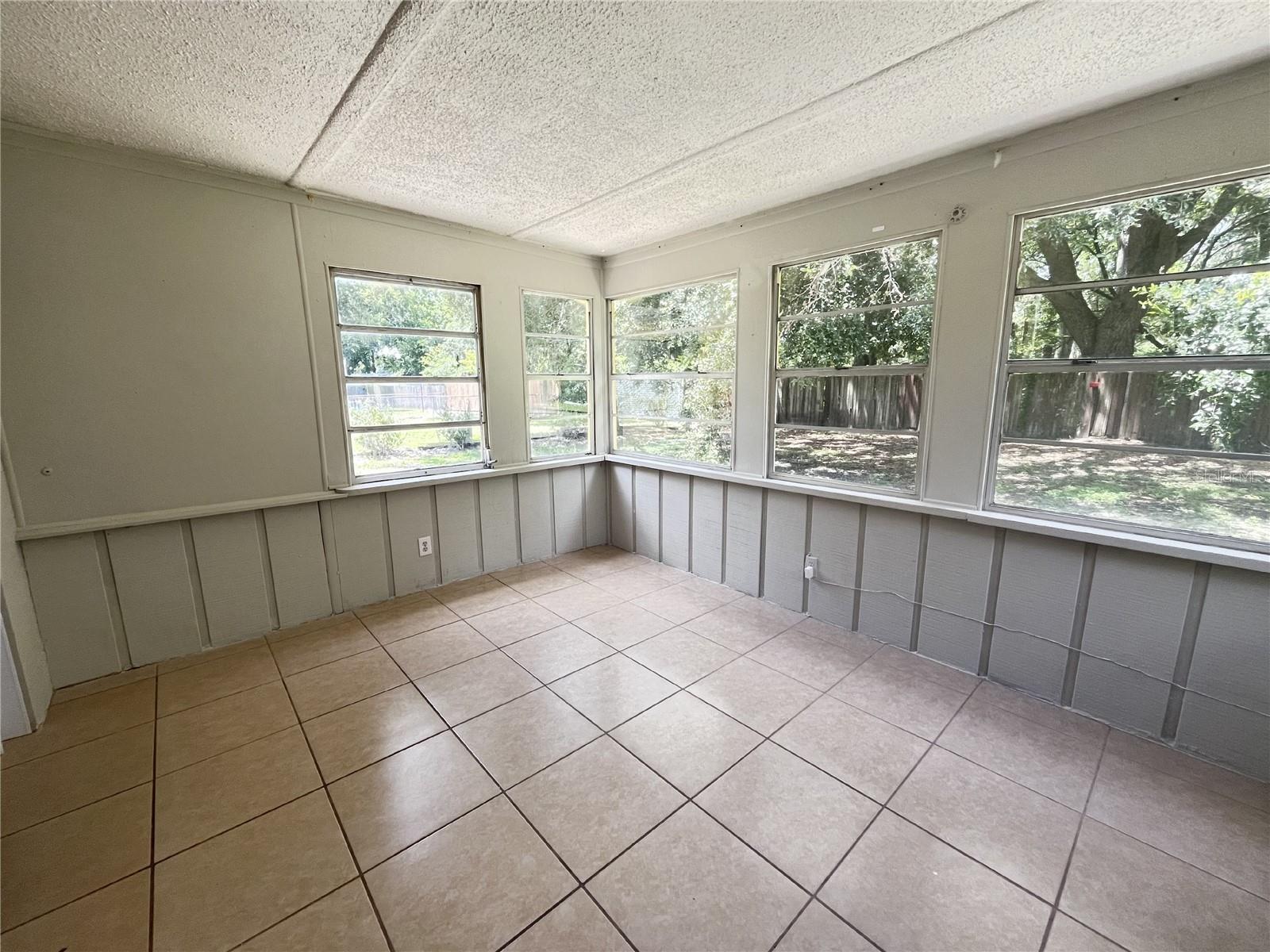 Image 11 of 12 For 829 Carole Street