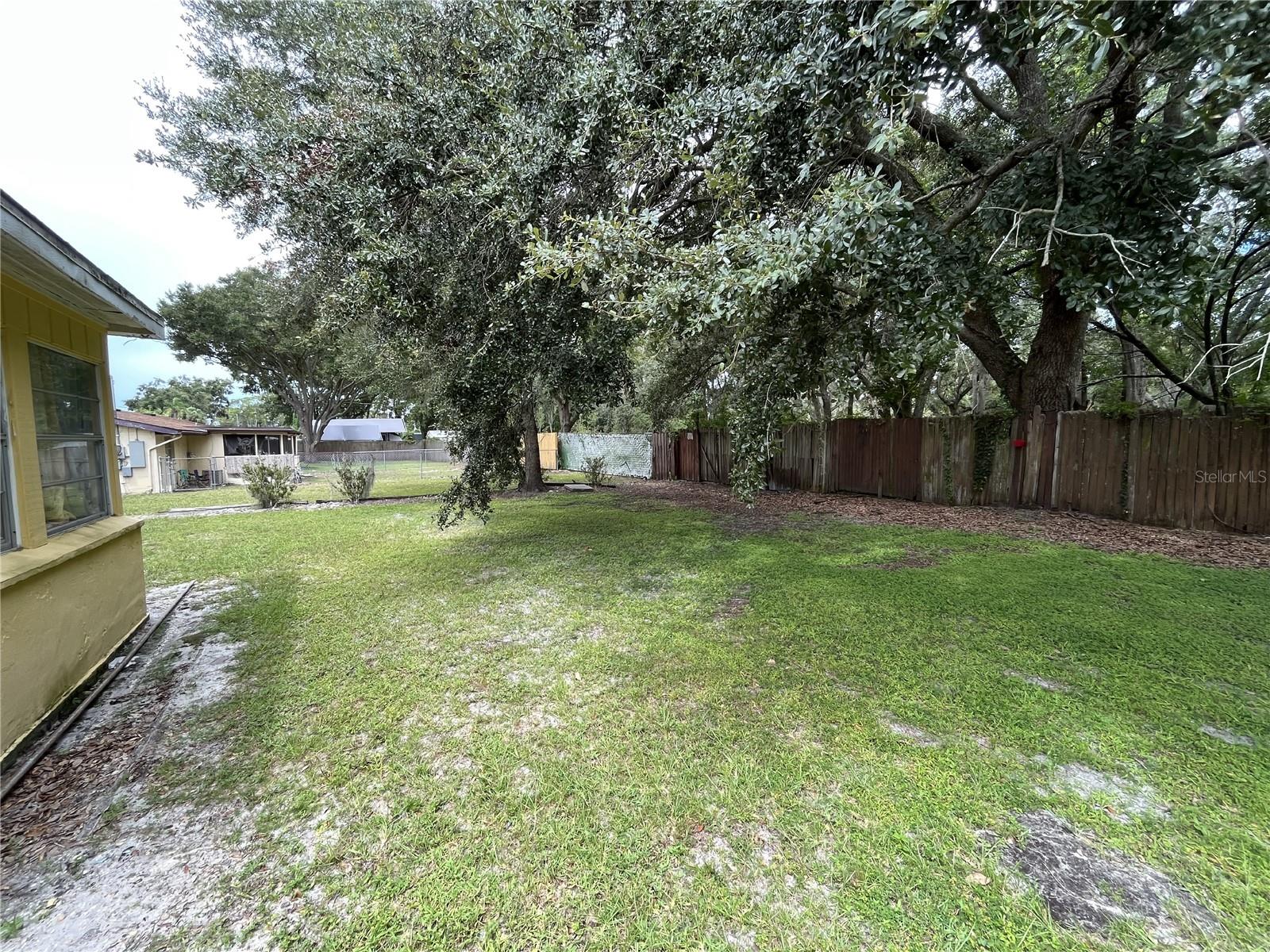 Image 12 of 12 For 829 Carole Street