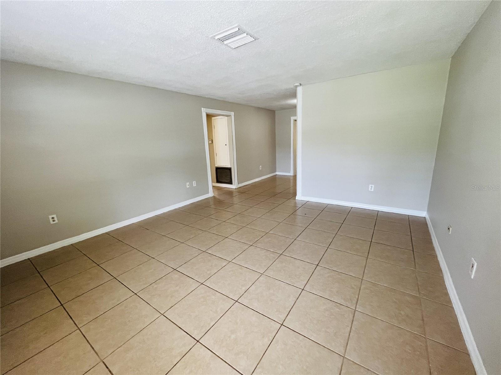 Image 3 of 12 For 829 Carole Street