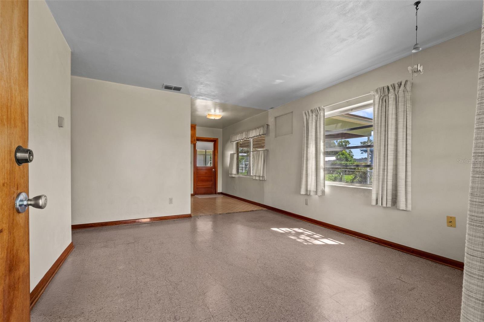 Image 4 of 44 For 1434 Long Street