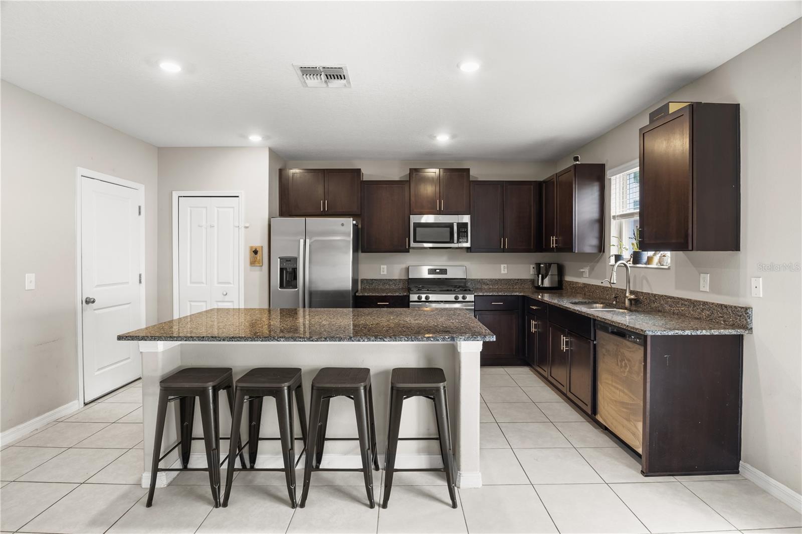 Listing photo id 9 for 10410 Shady Preserve Drive