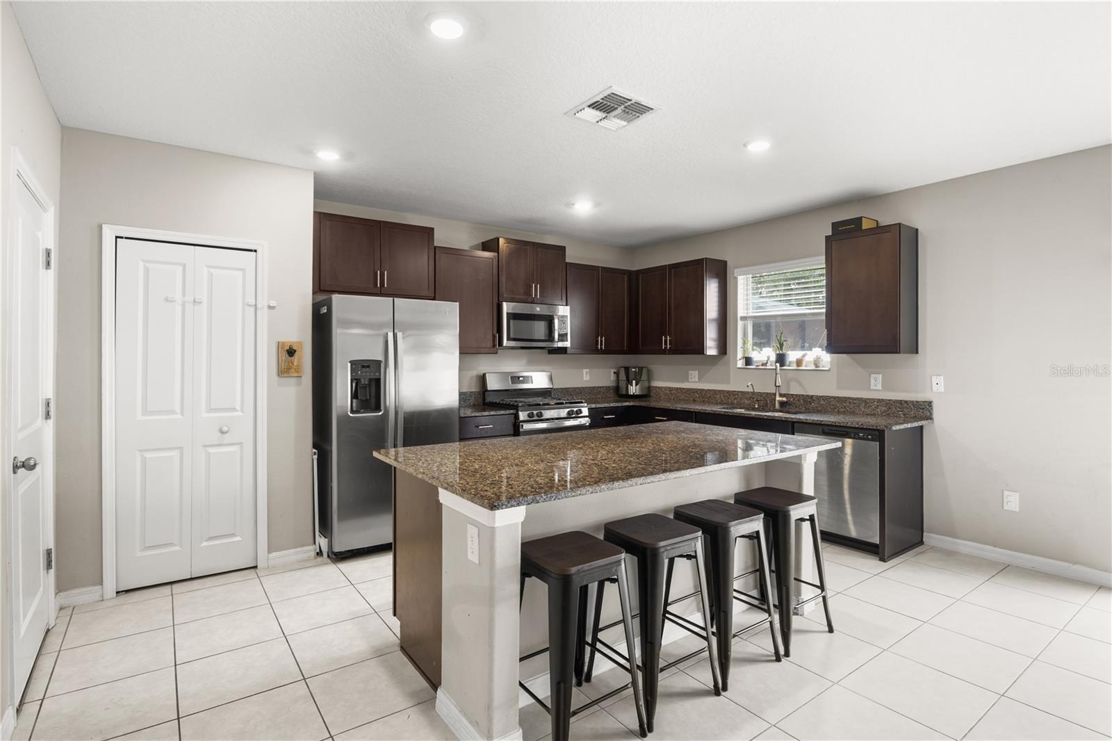 Listing photo id 10 for 10410 Shady Preserve Drive