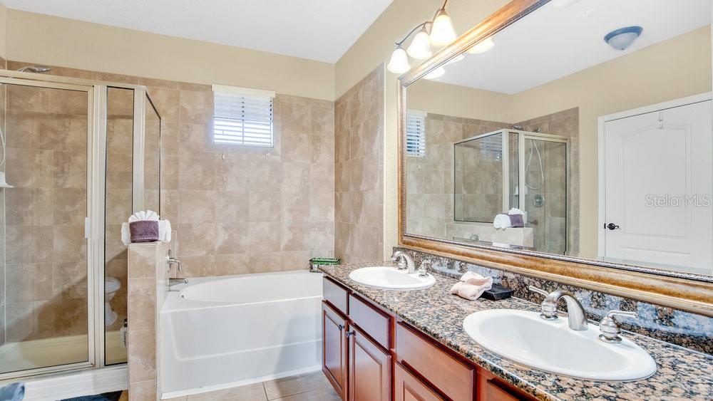Image 12 of 26 For 904 Charo Parkway 517